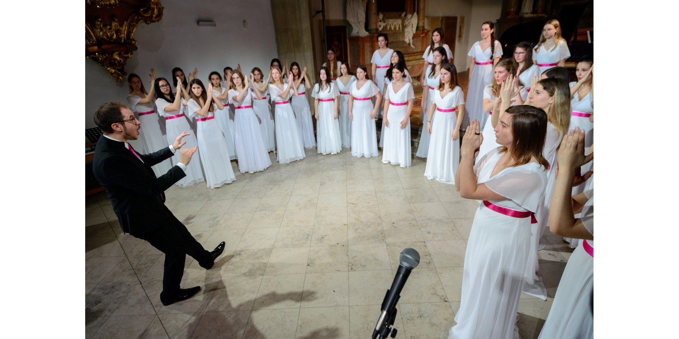 Dekliški pevski zbor Gimnazije Kranj zmagovit v Bratislavi