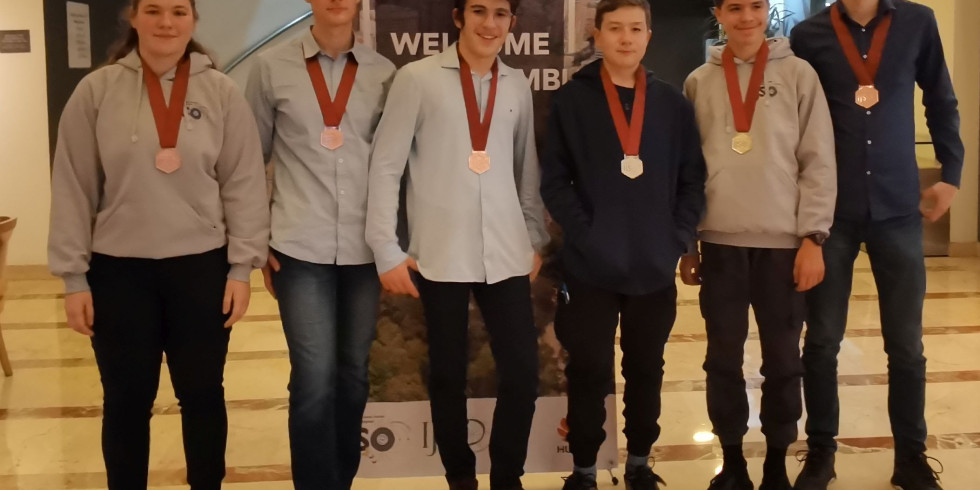 Blaž Gašperlin iz 1. a je osvojil bron na 19. mednarodni naravoslovni olimpijadi